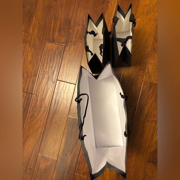 3 authentic OVO paper bags. 2 small and 1 big. - Picture 3 of 4